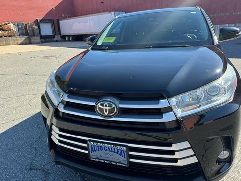 Used 2019 Toyota Highlander Plus AWD/4WD image 24