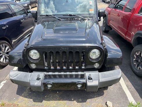 Used 2017 Jeep Wrangler Unlimited Sahara AWD/4WD image 2
