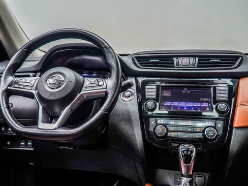 Used 2018 Nissan Rogue SL w/ Premium Package FWD image 17