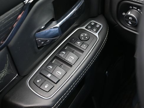 Used 2024 RAM 2500 Limited image 24