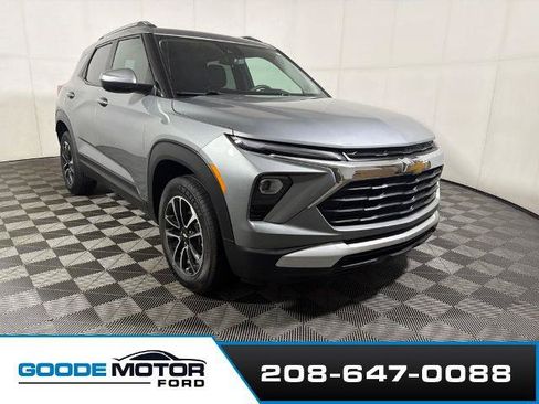 Used 2025 Chevrolet TrailBlazer LT AWD/4WD image 2