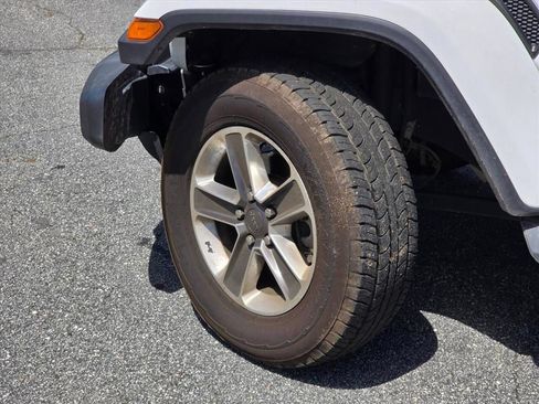 Used 2021 Jeep Wrangler Unlimited Sahara AWD/4WD image 19