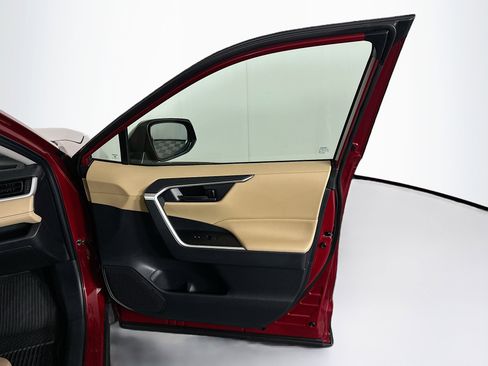 Used 2024 Toyota RAV4 LE image 29