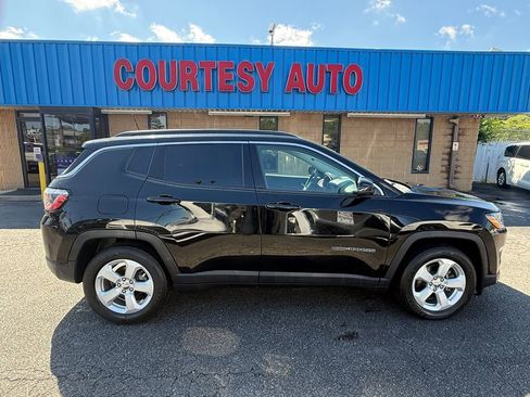 Used 2021 Jeep Compass Latitude FWD image 10