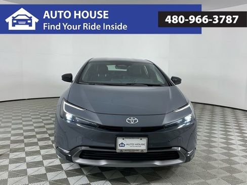 Used 2025 Toyota Prius XLE FWD image 4
