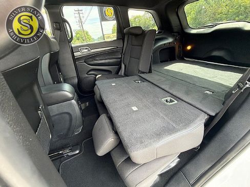 Used 2019 Jeep Grand Cherokee Laredo AWD/4WD image 15