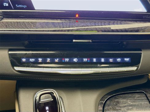 Used 2023 Cadillac Escalade Premium Luxury image 16