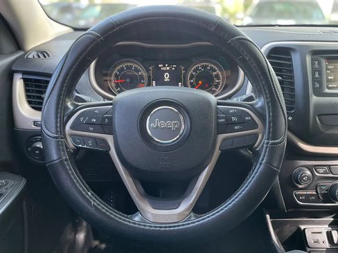 Used 2015 Jeep Cherokee Latitude FWD image 16