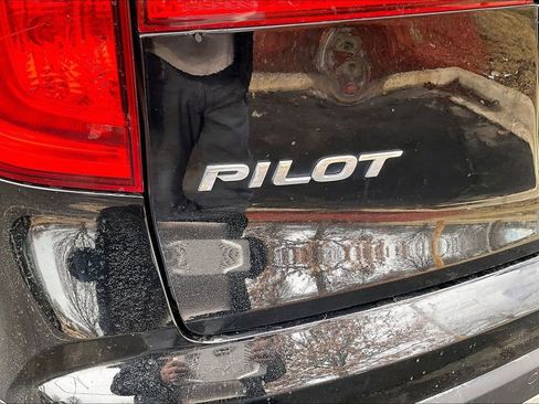 Used 2016 Honda Pilot Touring image 32
