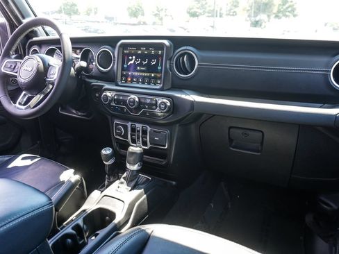 Used 2023 Jeep Wrangler Unlimited Sahara w/ Cold Weather Group AWD/4WD image 9