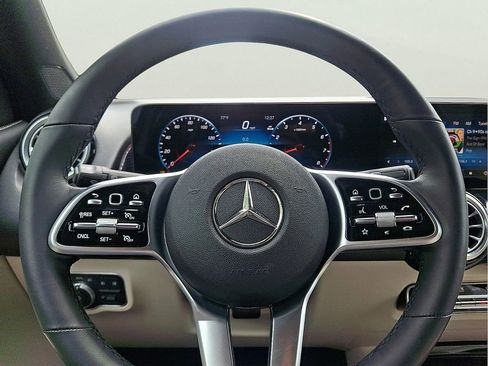 Used 2022 Mercedes-Benz GLB 250 4MATIC image 17