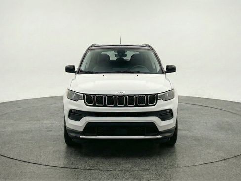 Used 2025 Jeep Compass Limited AWD/4WD image 2