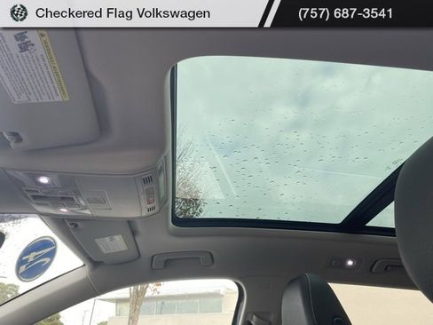 Used 2024 Volkswagen Taos SE image 21