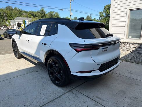 Used 2024 Chevrolet Equinox EV RS FWD image 11