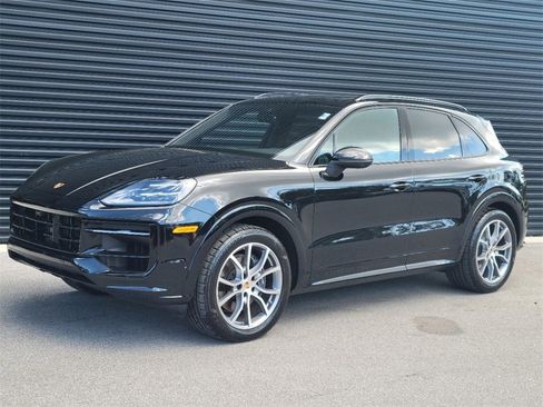 Used 2025 Porsche Cayenne image 1