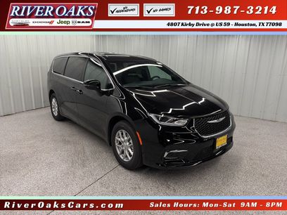 New 2026 Chrysler Pacifica Select