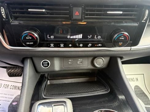 Used 2022 Nissan Rogue SV FWD image 21