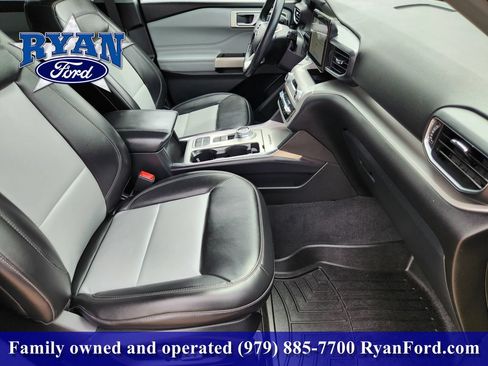 Certified 2022 Ford Explorer XLT w/ Equipment Group 202A RWD image 10