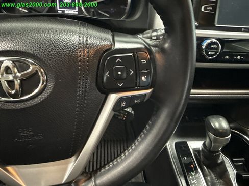 Used 2018 Toyota Highlander XLE image 23