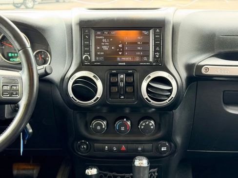 Used 2014 Jeep Wrangler Unlimited Sahara w/ Dual Top Group AWD/4WD image 17