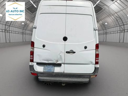 Used 2014 Freightliner Sprinter 2500 RWD image 6