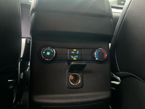 Used 2018 Ford Explorer XLT w/ Equipment Group 202A AWD/4WD image 14