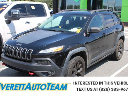 Used 2018 Jeep Cherokee Trailhawk w/ Comfort/Convenience Group AWD/4WD image 1