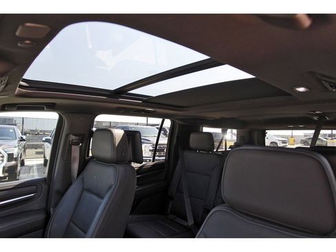 Used 2023 GMC Yukon XL Denali w/ Denali Reserve Package RWD image 24