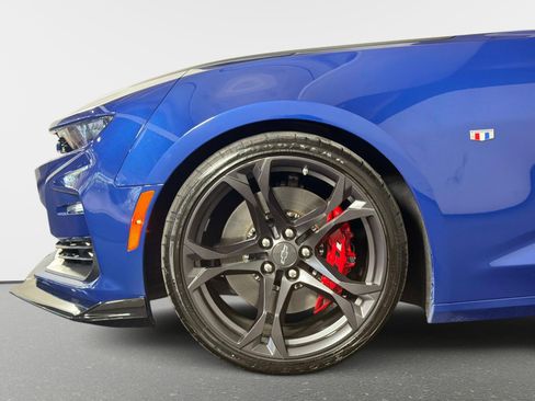 Used 2021 Chevrolet Camaro SS RWD image 13