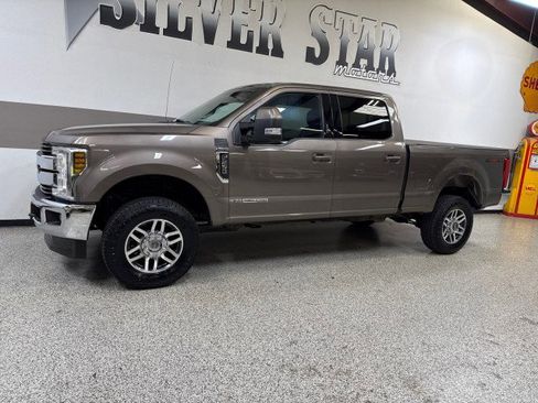 Used 2018 Ford F250 Lariat w/ Camper Package image 4