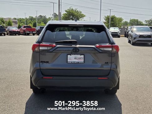 Used 2022 Toyota RAV4 LE FWD image 4