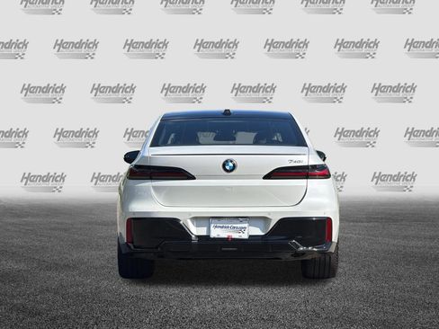 Used 2024 BMW 740i w/ Premium Package 2 RWD image 6