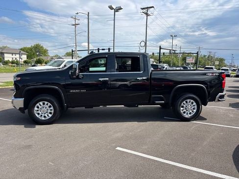 Used 2024 Chevrolet Silverado 3500 LTZ AWD/4WD image 3