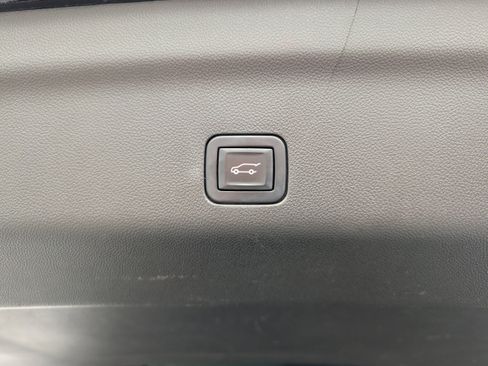 Used 2022 Chevrolet Tahoe LT w/ Luxury Package RWD image 35