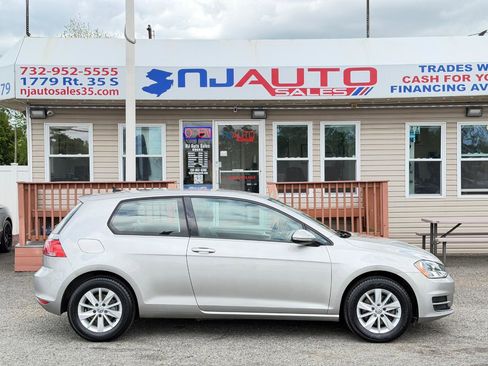 Used 2015 Volkswagen Golf S FWD image 3