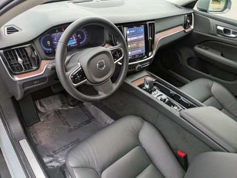 Certified 2025 Volvo V60 B5 Cross Country Plus image 14