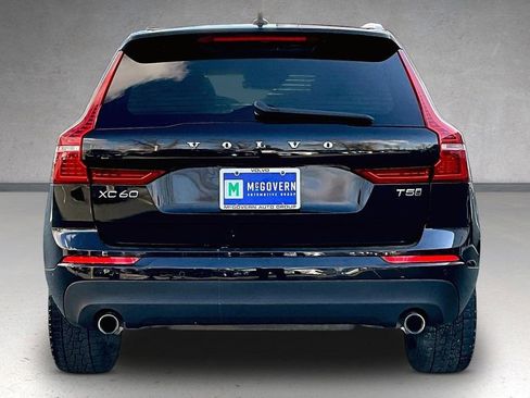 Used 2021 Volvo XC60 T5 Momentum image 5