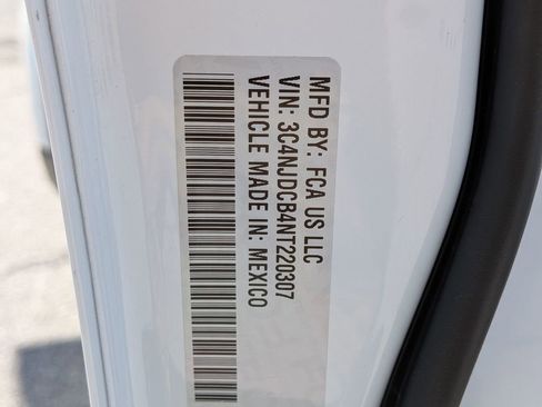 Certified 2022 Jeep Compass Limited w/ Sun and Sound Group AWD/4WD image 30