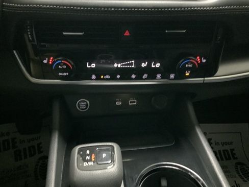 Used 2021 Nissan Rogue SV w/ Premium Package FWD image 31