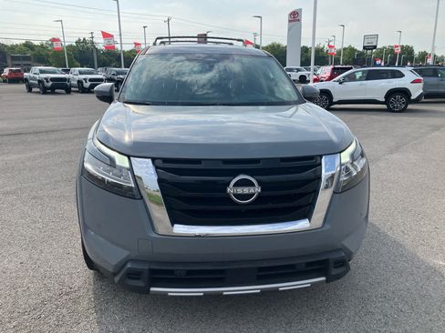 Used 2023 Nissan Pathfinder Platinum AWD/4WD image 2