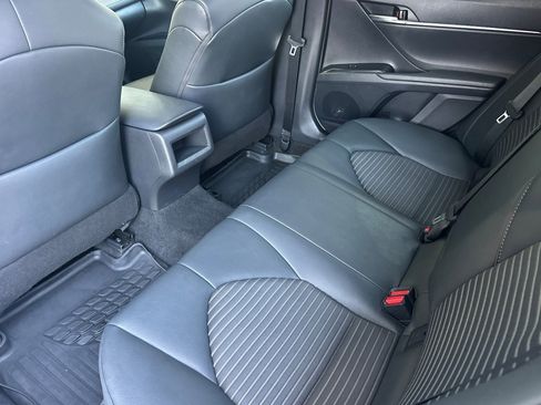 Certified 2019 Toyota Camry SE image 11