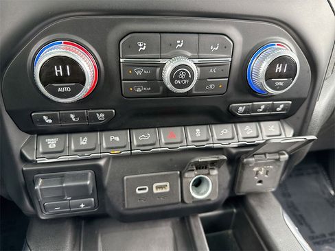 Used 2022 GMC Sierra 3500 Denali w/ Denali Ultimate Package image 19