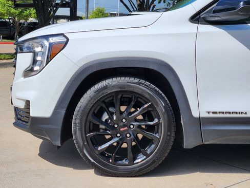 Used 2024 GMC Terrain SLE w/ Driver Convenience Package FWD image 14