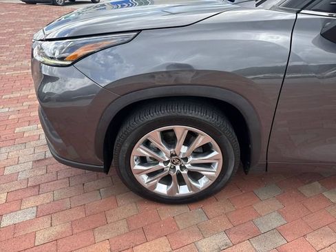 Used 2023 Toyota Highlander Limited FWD image 10