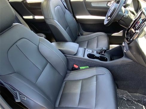 New 2025 Volvo XC40 B5 Core w/ Protection Package Premier image 12