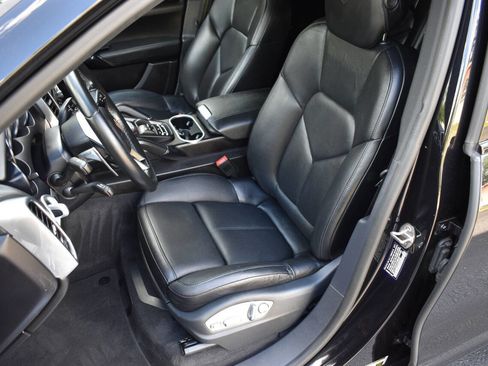 Used 2018 Porsche Cayenne Platinum Edition AWD/4WD image 21