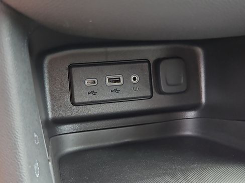 Used 2023 Chevrolet Equinox LT AWD/4WD image 24