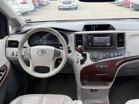 Used 2012 Toyota Sienna XLE FWD image 10
