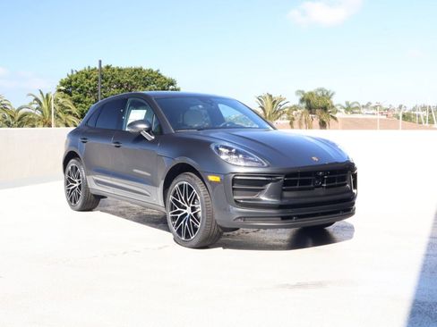 New 2026 Porsche Macan AWD/4WD image 7