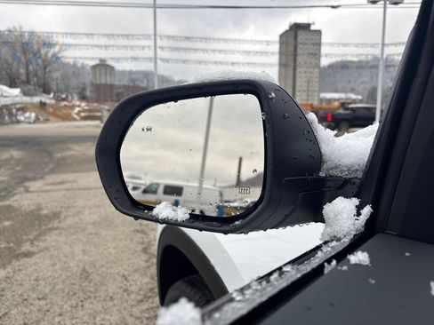 New 2026 GMC Acadia Elevation image 13